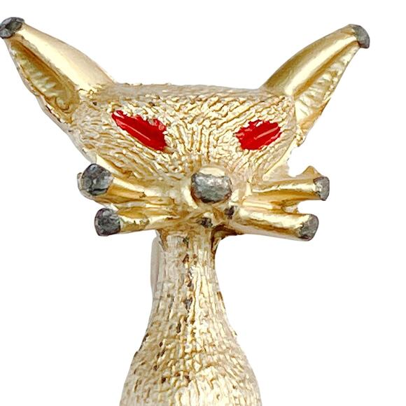 VTG Mid Century Brooch Cat Red Enamel Eyes Faux Pearl Paw Gold Tone Pin - Picture 3 of 11
